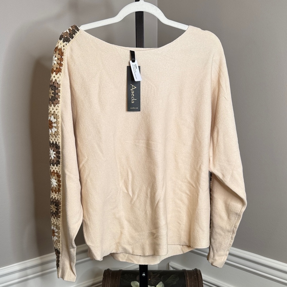Aaeda Cream Sweater with Patterned Sleeve Size XL